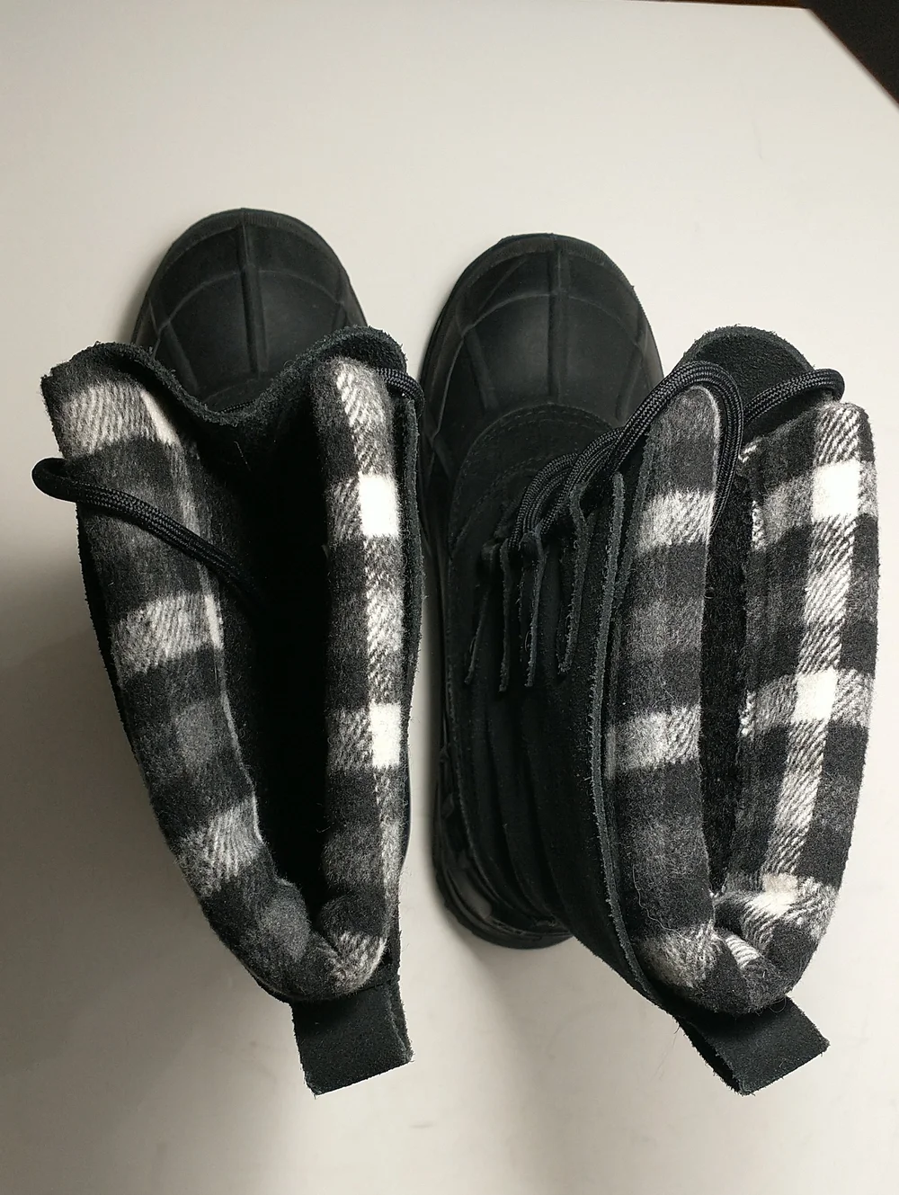LIKE NEW Kamik Women's Calgary Snow Boot, Size 9, Black And White Buffalo Check